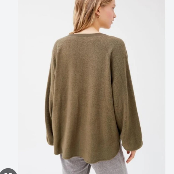 Urban Outfitters Lilith Pullover V-Neck Oversized Cozy Sherpa Sweater XS - Picture 2 of 14